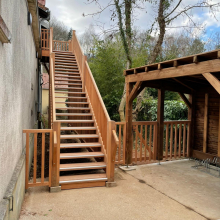 Escalier de secours et nouvel abri à vélo