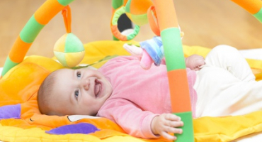 enfant à la crèche
