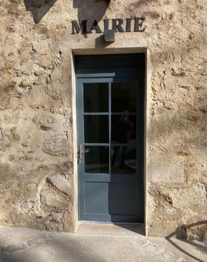 Nouvelle porte de la mairie